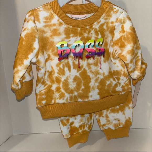 WeePlay 2 piece Sweater and pants set BOSS - Picture 7 of 7